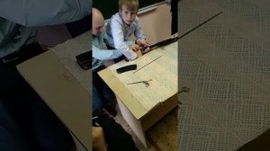 У пацана застрял палец в автомате