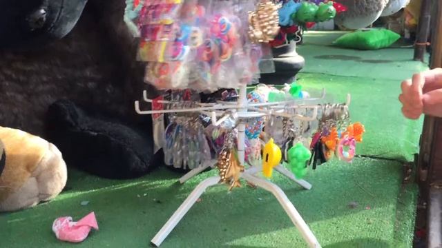 Юные альпинистки))).Гуляем в парке Ленина. Новороссийск.