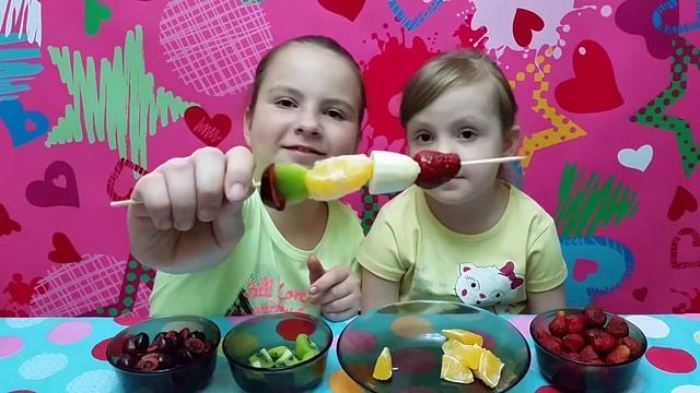 ФРУКТОВЫЙ ШАШЛЫК Видео рецепты для детей. Готовим с Полиной и Юлей шашлычки из фруктов и ягод