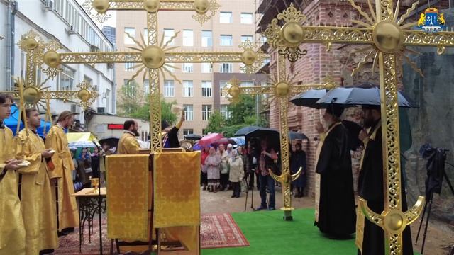 Чин освящения накупольных крестов храма Рождества Пресвятой Богородицы в Бутырской слободе смотреть онлайн
