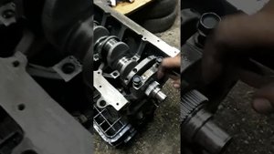 Сборка дизельного двигателя R2. Установка коленвала.