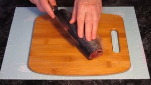 Необычный метод, как засолить селедку кусочками быстро и вкусно
