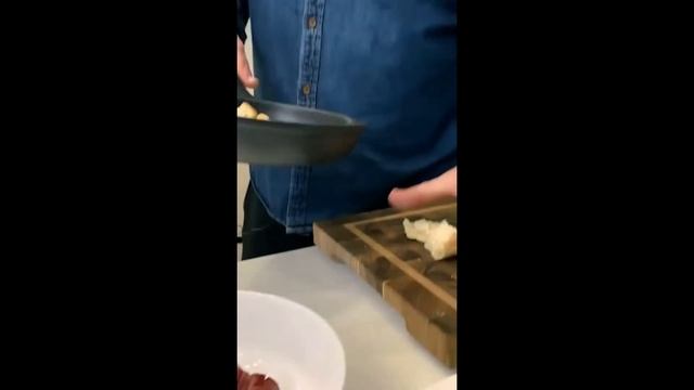 Ивлев готовит - Деревенский салат с охотничьими колбасками от Шефа