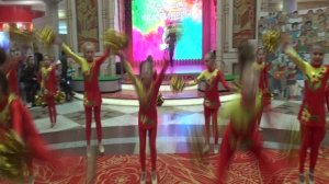 Выступление группы поддержки чирлидерш