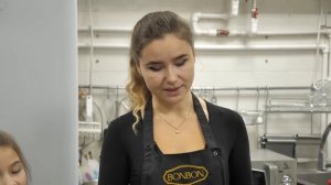 Один простой секрет и сметанный крем всегда держит форму! Рецепт крема из сметаны: густой и пышный.