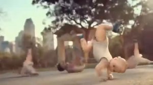 Смешное видео Дети танцуют на роликах