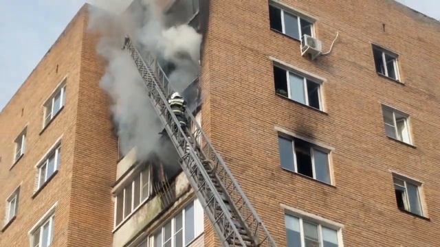 Горят три квартиры на проспекте Ленина в Туле смотреть онлайн