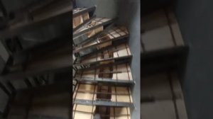 Бетонная лестница на второй этаж