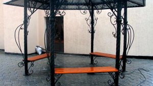 Металлическая беседка с ковкой, крыша, столбы, скамейки, лавочки