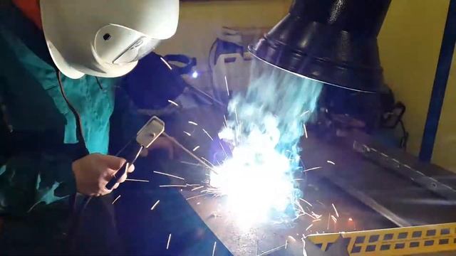 Сварка по загрязенной поверхности электродом УЭЗ-46 смотреть онлайн