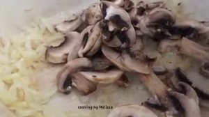 Картошка с грибами и курицей тушенная в сметане!!!