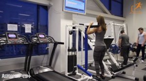 Подъемы на носки в тренажере стоя. Накачать икры