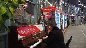 Луч солнца золотого: Надежда Сидорина с аккомпанементом Влада Винсковича