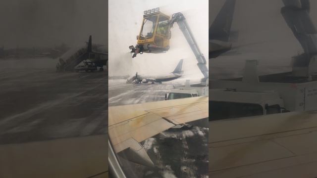 defrost the airplane at Ostrava airport