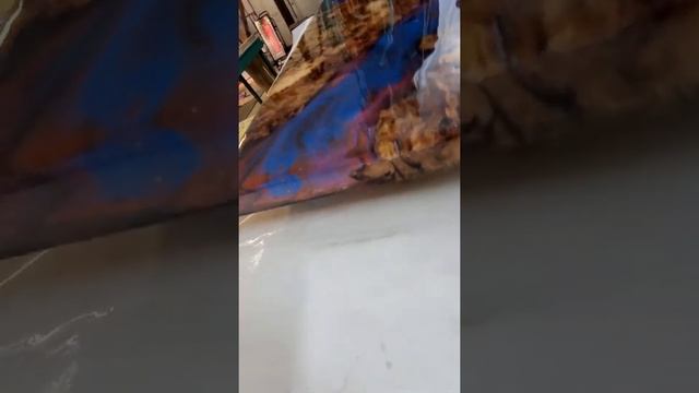 Столик из дуба и эпоксидной смолы. Смастерили сами! смотреть онлайн