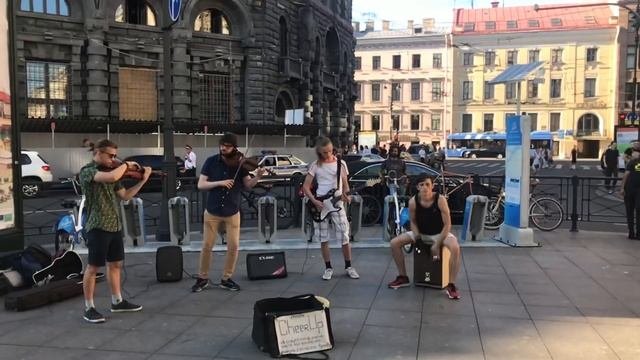 Уличные музыканты круто сыграли у Адмиралтейской!!!