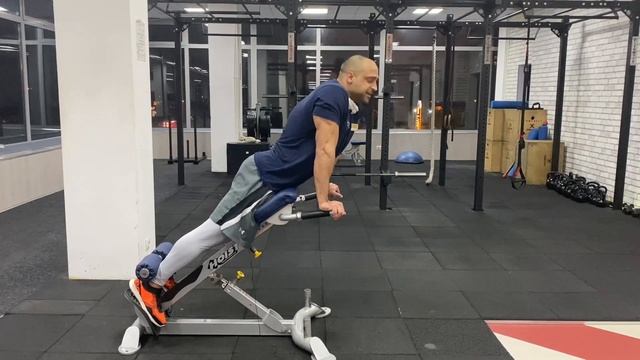 Старая , добрая «Гиперэкстензия» Готов к вашей критике ? смотреть онлайн