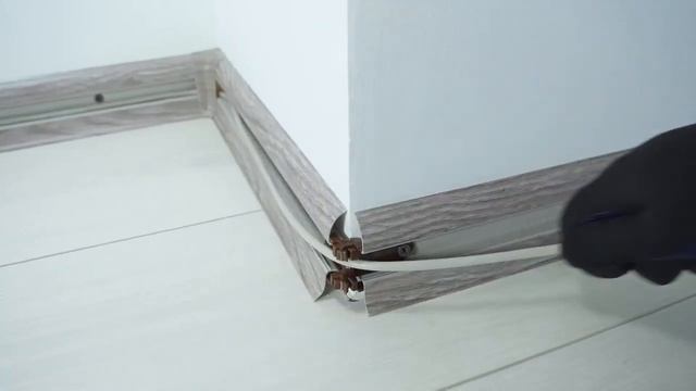 Монтаж ПВХ плинтуса Идеал Классик 55 мм смотреть онлайн