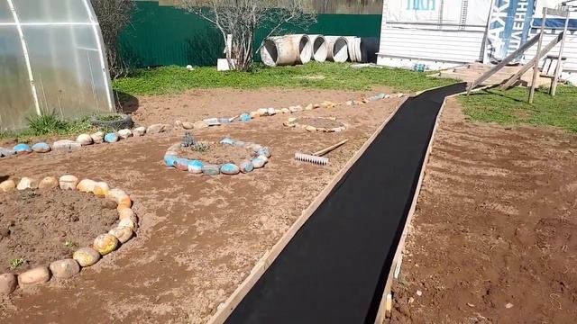 Садовая дорожка. Мастер-Класс своими руками.(подготовка под заливку цементным раствором).