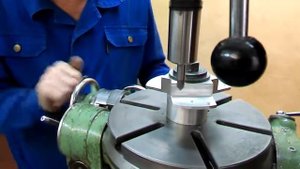 Центрование отверстий на поворотном столе