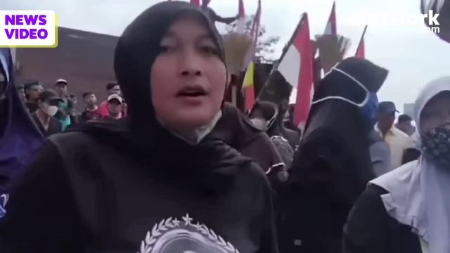 Makam Panji Gumilang Dibongkar, Warga Menolak Jenazah Pendiri Al-Zaytun Dimakamkan di Indramayu смотреть онлайн