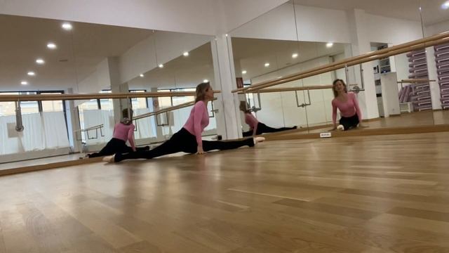 Training mit Elisabeth,ehemaliger Tänzerin,ausgebildet an der Wiener Staatsoper, mit Diplom, Choreo смотреть онлайн