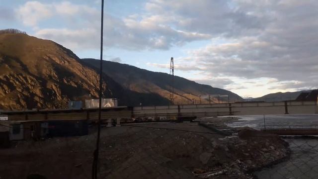 Мост развалюха в Республике Алтай. ШАТАЕТСЯ!!! ЖЕСТЬ!!! смотреть онлайн