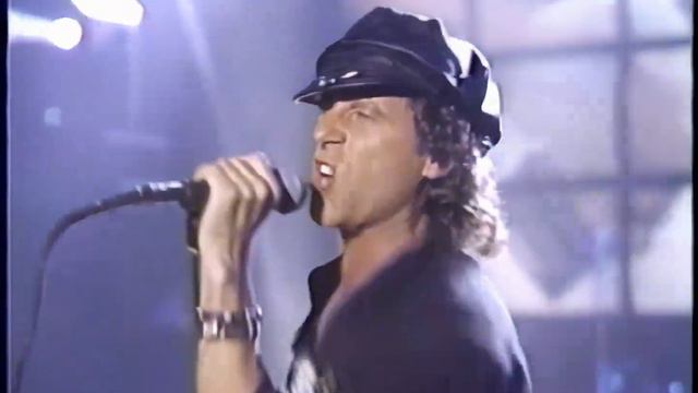 Scorpions - Rock You Like Hurricane (Arsenio Hall 1991) (HD 60fps) смотреть онлайн