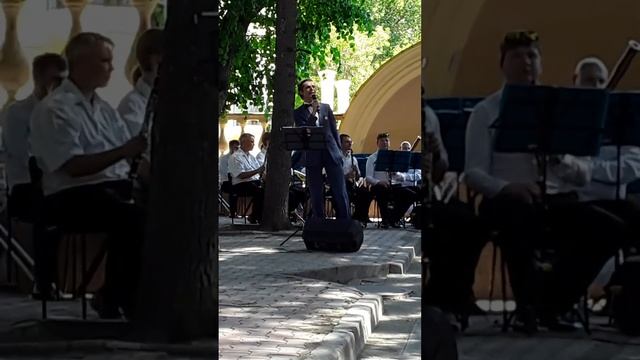 Гимназистки румяные, от мороза чуть пьяные, грациозно сбивают белый снег с каблучка ❄️? смотреть онлайн