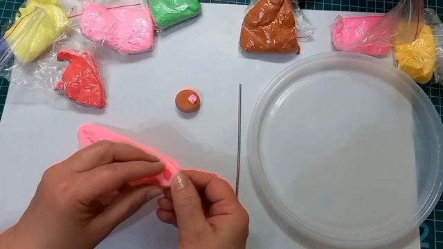 Аксессуары из воздушного пластилина для кукол. Accessories made of air plasticine for dolls.