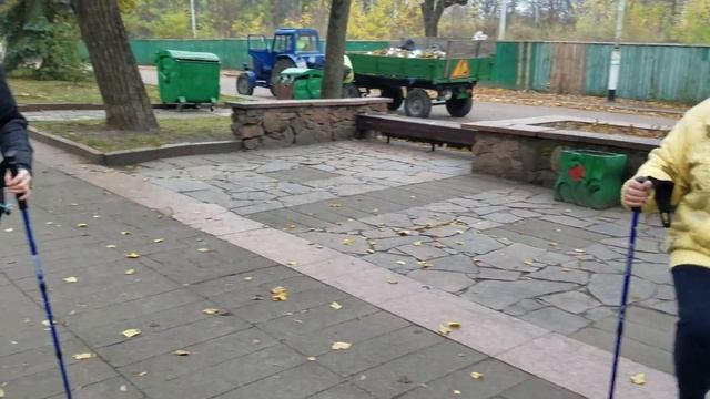 Сскандинавская ходьба в Житомире. Разминка. смотреть онлайн