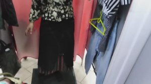 СЕКОНД ХЕНД. НАПРИМЕРЯЛАСЬ ВДОВОЛЬ И УШЛА... ЧТО БЫ ВЫ ВЫБРАЛИ ?..