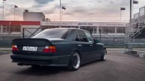 Tuning Mercedes Benz W124 AMG Black