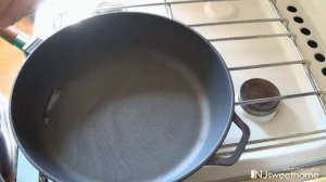 Как ПРАВИЛЬНО ПОДГОТОВИТЬ чугунную сковороду к использованию