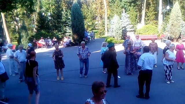 100. Ты моя сердечная. Танцевать ретро танцы в парке горького Харьков под ретро музыку.