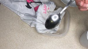 Как УБРАТЬ ЖЕЛТЫЕ ПЯТНА ОТ ПОТА и дезодоранта под мышками на белой одежде. Простой способ!