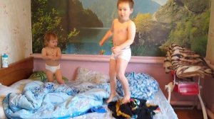 Прыжки на кровати