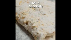 Бисквит на пахте с колбасками,  сыром и мёдом - рецепт от Гордона Рамзи