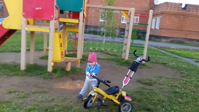 Обучение ребёнка  Катание на велосипеде 3.5 лет