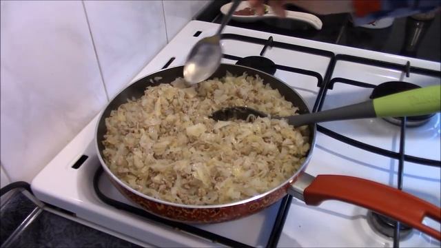 Дрожжевые пироги с начинкой из капусты с мясом - как всегда очень сытная и вкусная выпечка.