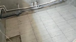 КАК ВЫЛОЖИТЬ ПЛИТКУ НА ПОЛ В ВАННОЙ /  РЕМОНТ В НОВОСТРОЙКЕ 1