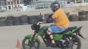 Восьмерка на мотоцикле площадка