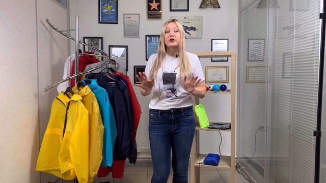 Обзор популярных моделей: дождевики и ветровки