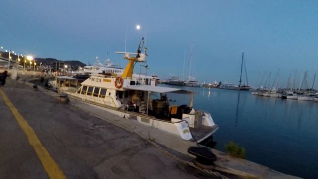 В поисках лучшей жизни 18 часть. Ретро Fiat, огромное облако растет, ночной порт Маурицио, yoyo car смотреть онлайн