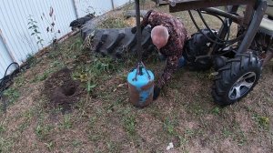 ПОМОГАТОР испытание гидромотора ,бура. Самодельный минитрактор своими руками.