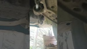 Замена переднего рычага Nissan Serena C24 без снятия колеса.