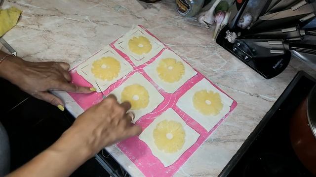 Слойки с ананасом