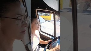 Девушка за рулем газели, реакция людей ???