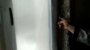 Чем закрыть и защитить окна на время ремонта в комнате и квартире – снято на видео