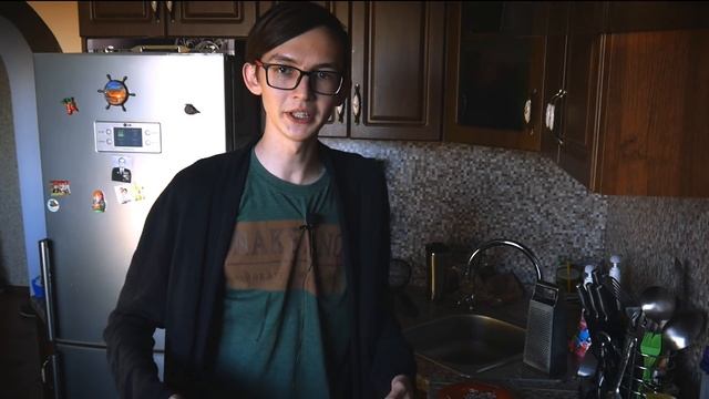 ЛЮДИ КУШАЮТ ЛЮДЕЙ смотреть онлайн